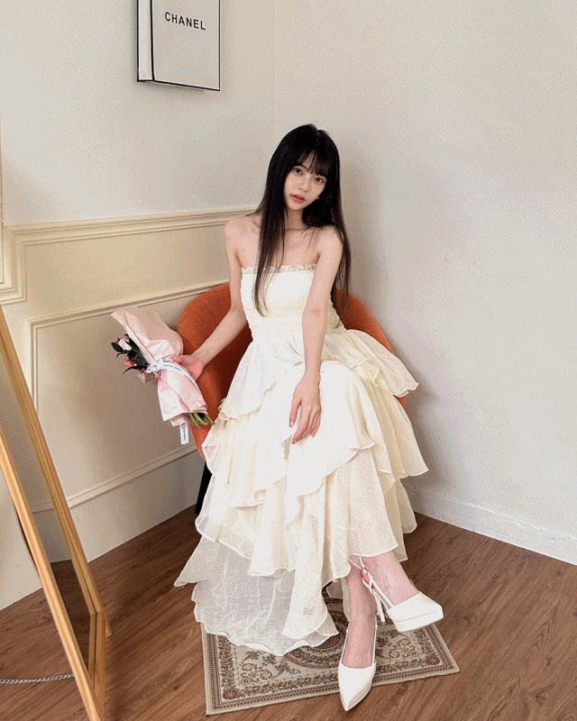 LINA LINA優美出眾純色蛋糕裙擺平口洋裝-氣質杏