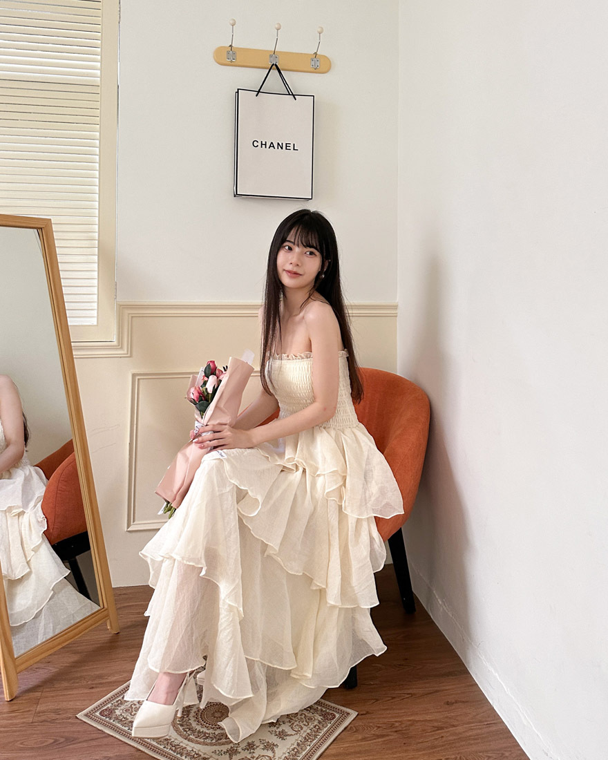 LINA LINA優美出眾純色蛋糕裙擺平口洋裝-氣質杏