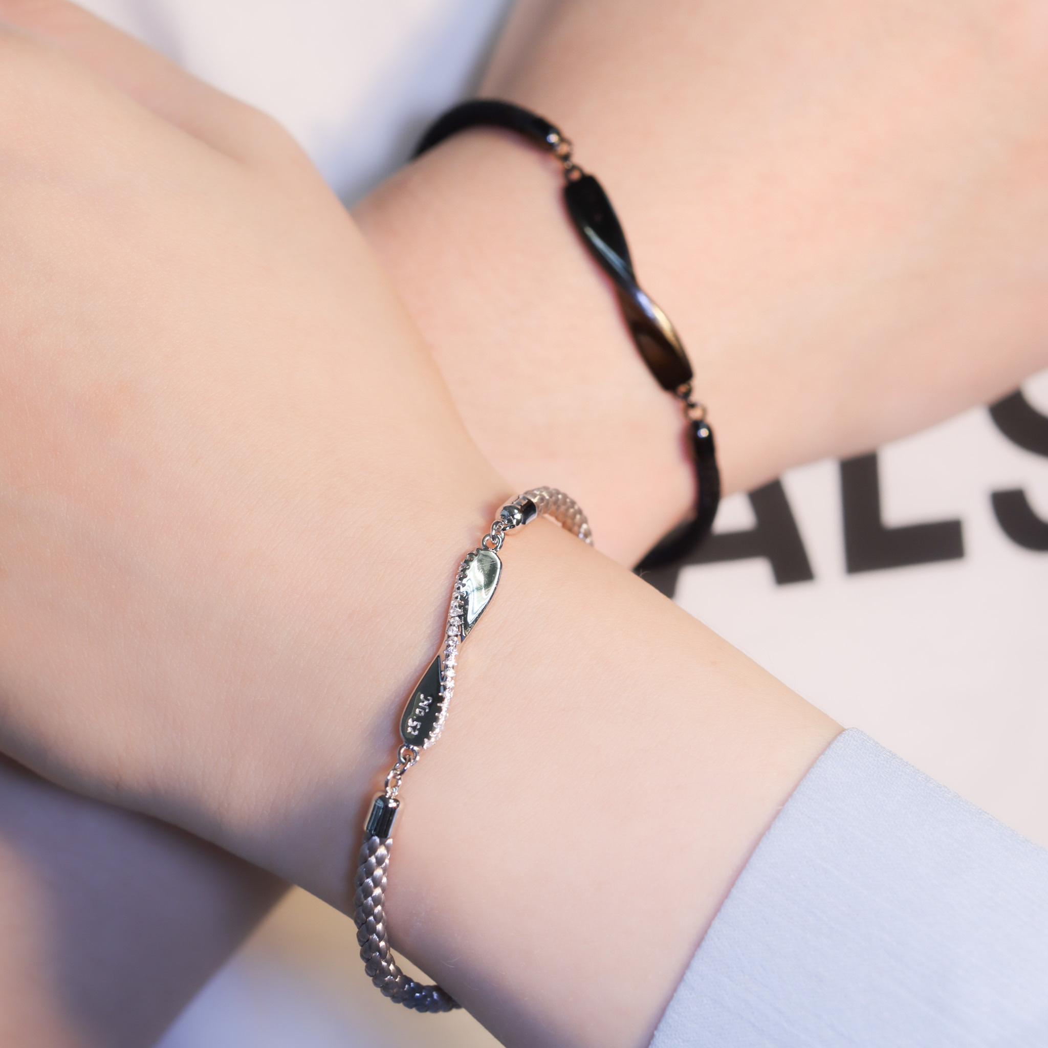 | 925 Silver・White Gold | Holding Hands Couple Bracelet（For Boy / For Girl） | BR1059 |