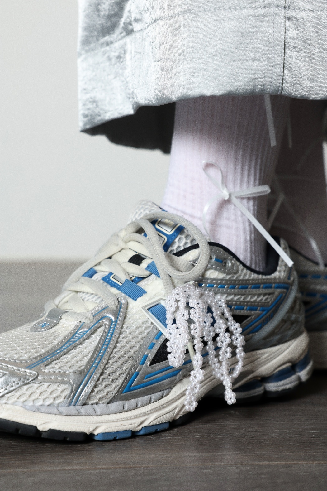 白串珠蝴蝶結釦環 兩入組