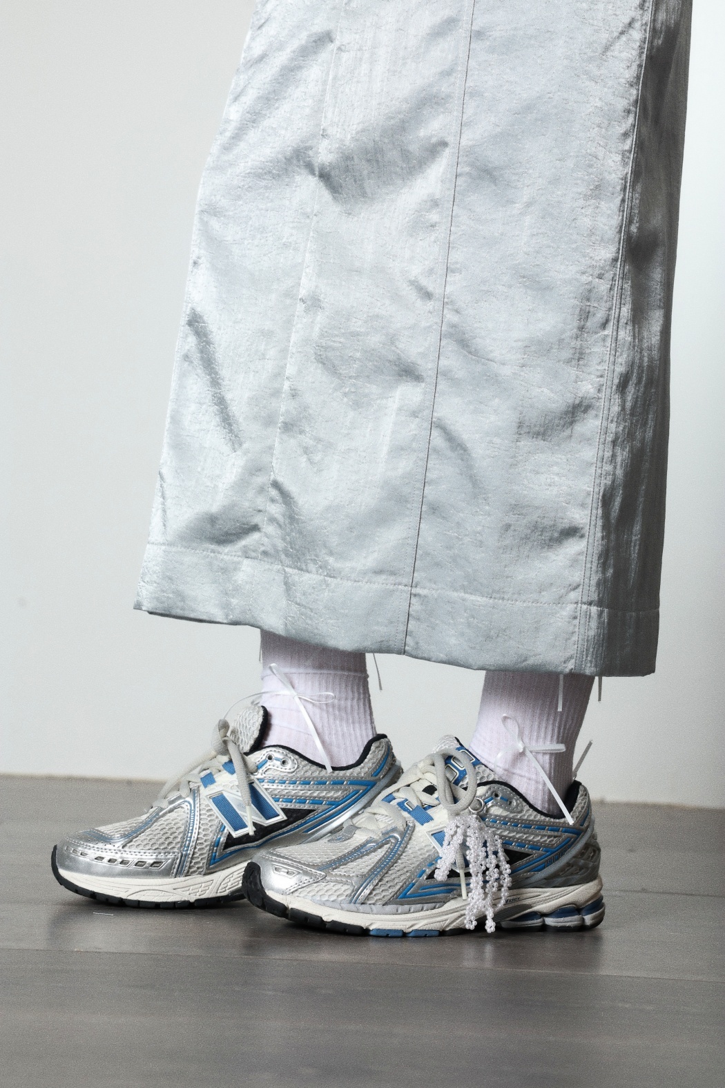 白串珠蝴蝶結釦環 兩入組