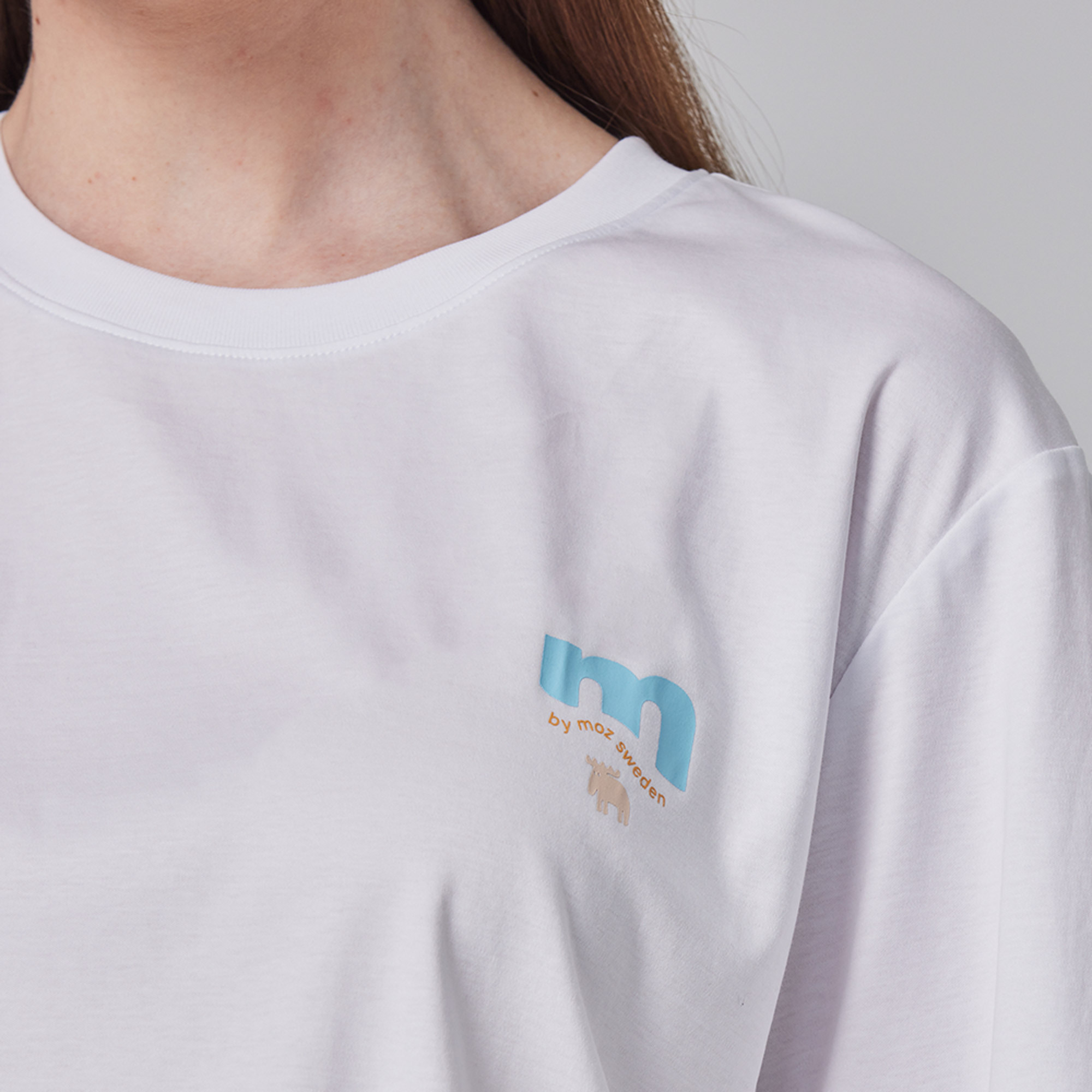 ❄️冰河棉 moz瑞典  M字駝鹿 舒適 冰河棉 100%純棉 涼感彈力T恤-白/藍(亞洲版)女款