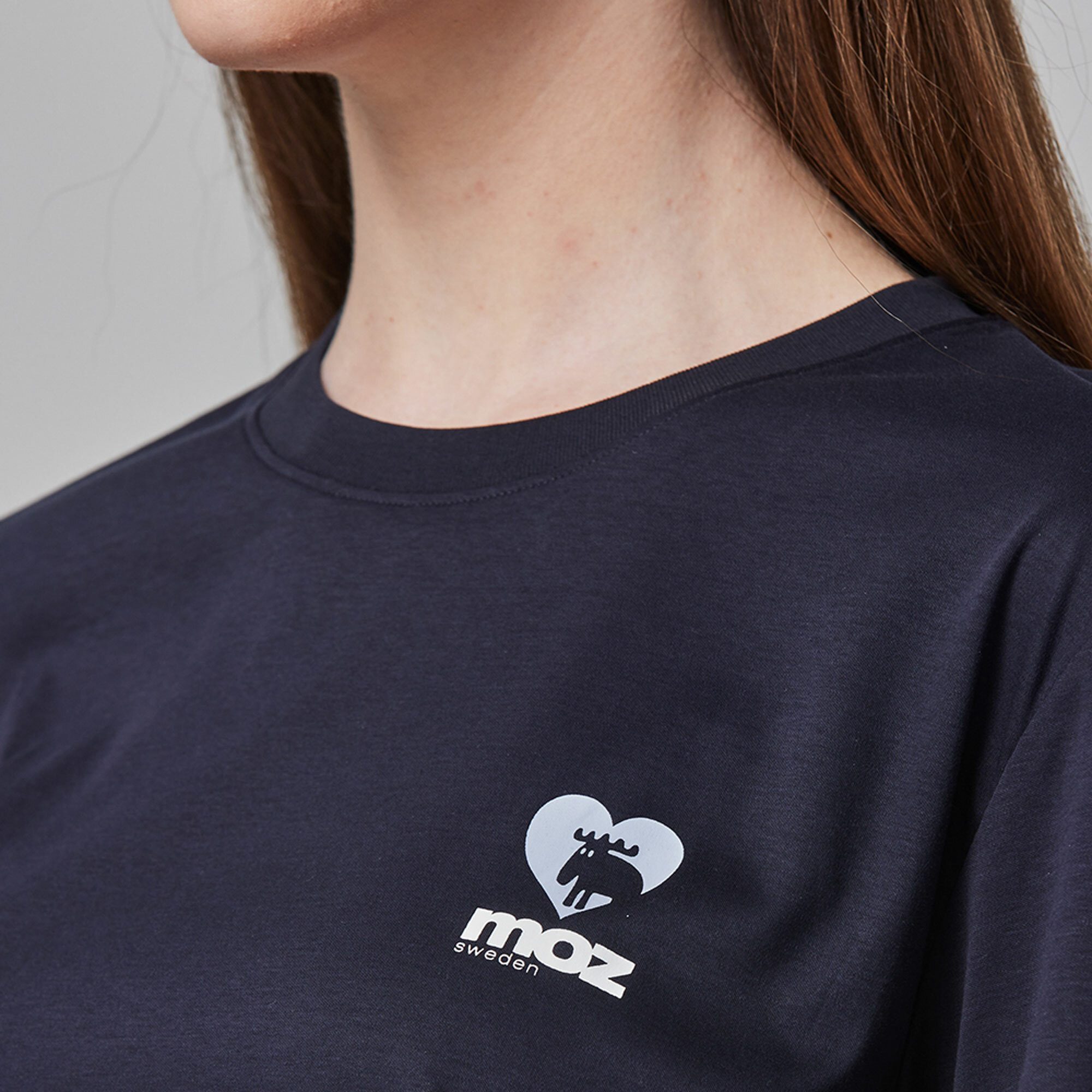 ❄️冰河棉 moz瑞典 心型駝鹿 舒適 冰河棉 100%純棉 涼感彈力T恤-藏青(亞洲版)女款