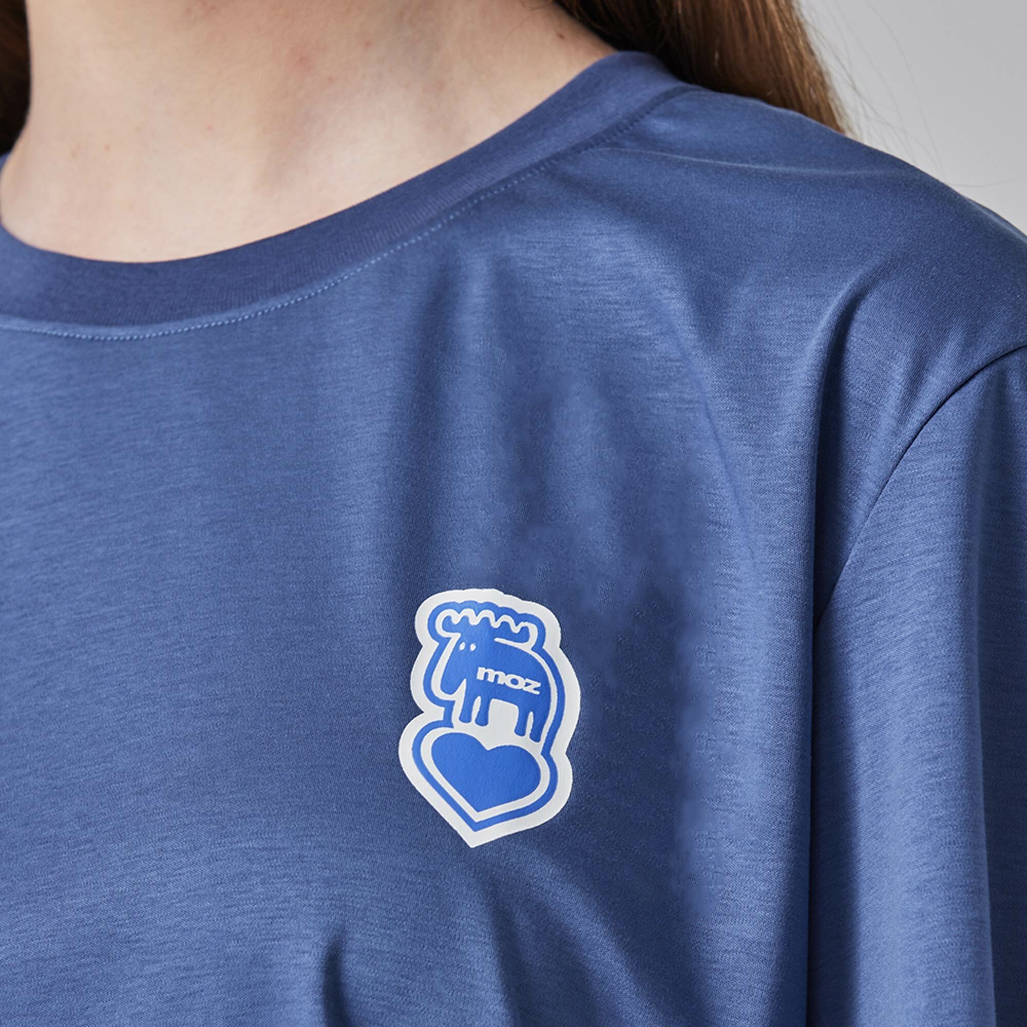 ❄️冰河棉 moz瑞典 愛心駝鹿 舒適 冰河棉 100%純棉 涼感彈力T恤-黛藍(亞洲版)女款