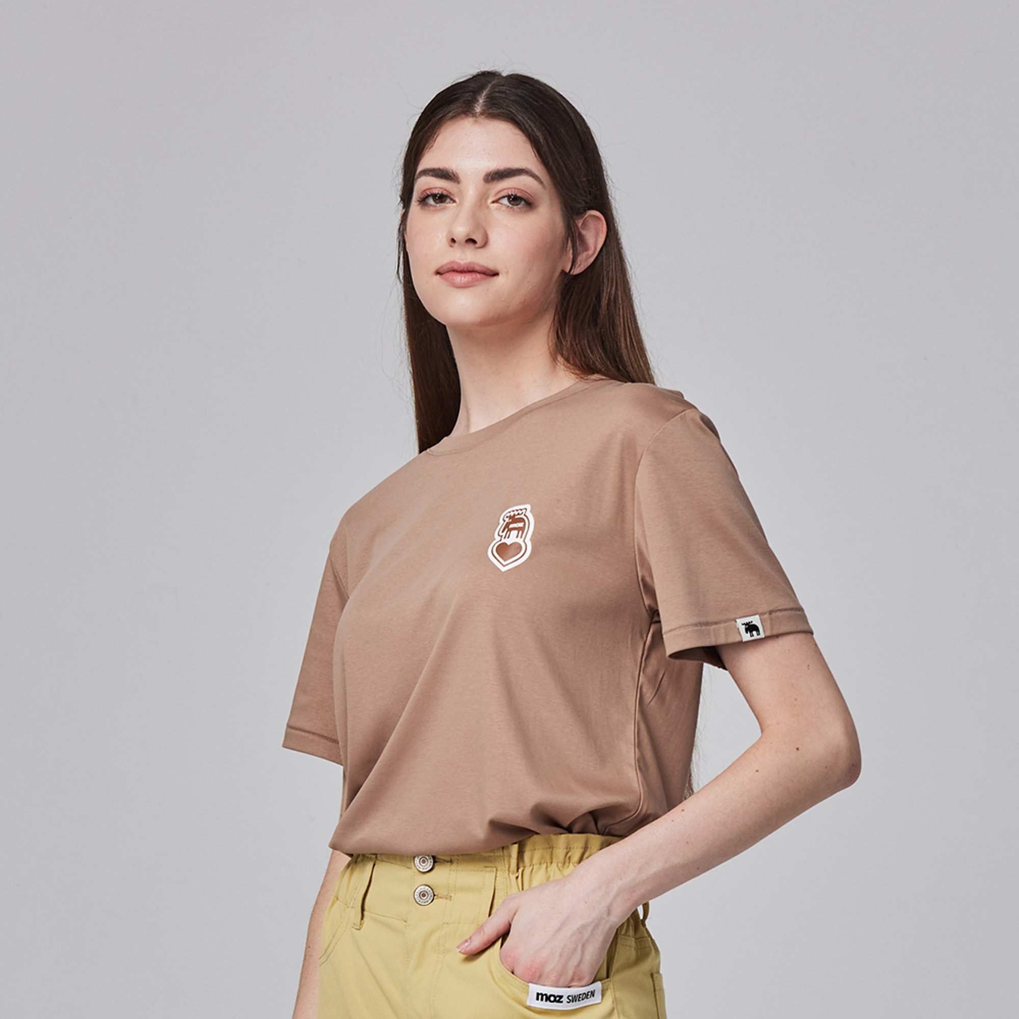 ❄️冰河棉 moz瑞典 愛心駝鹿 舒適 冰河棉 100%純棉 涼感彈力T恤-可可(亞洲版)女款