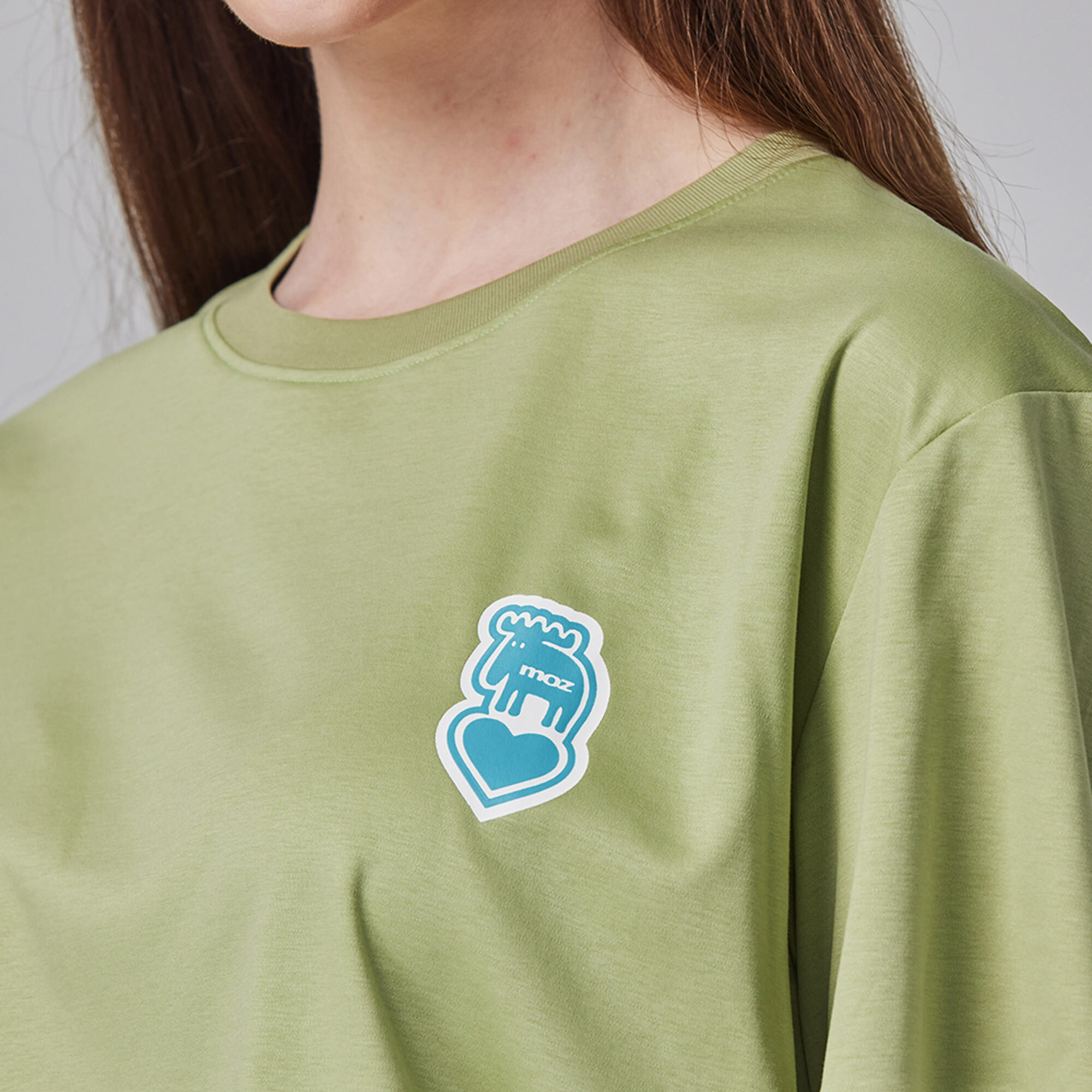 ❄️冰河棉 moz瑞典 愛心駝鹿 舒適 冰河棉 100%純棉 涼感彈力T恤-酪梨綠(亞洲版)女款