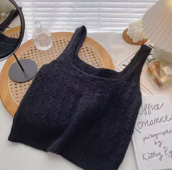 Autumn Knitted Cropped Vest (Black) [One Size]