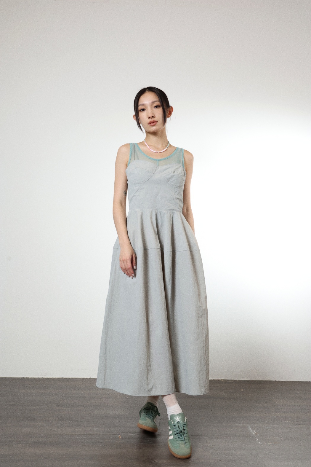 夏日馬甲露背澎澎洋裝-灰藍