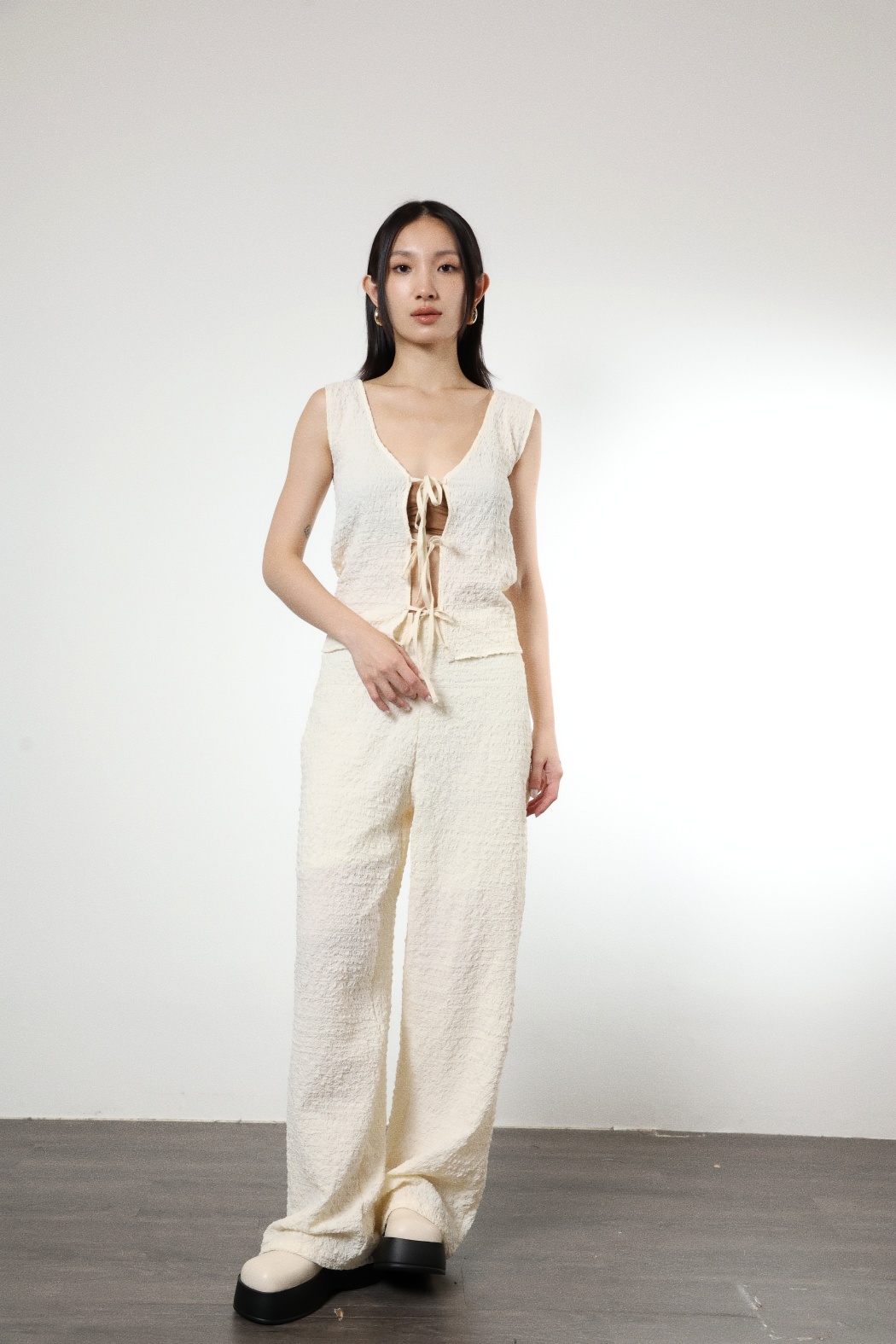 慵懶皺皺布綁結背心-米白