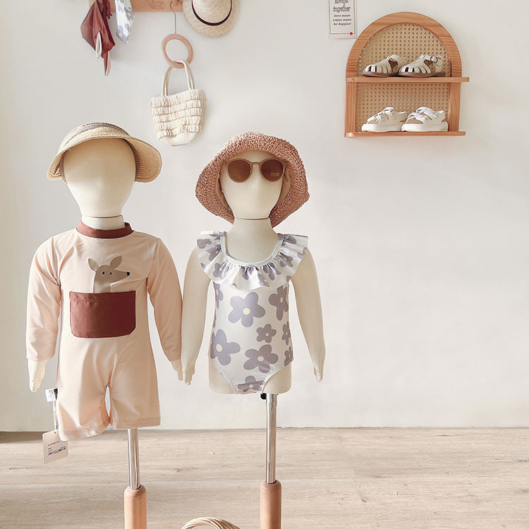 滿版花吊帶泳衣