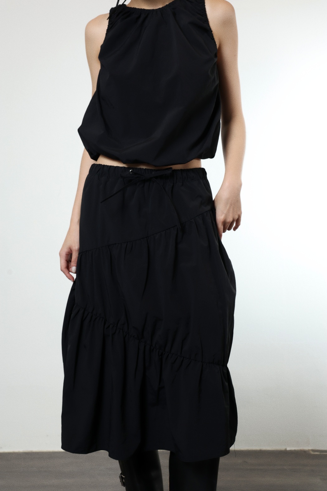 尼龍層接A字傘裙-黑