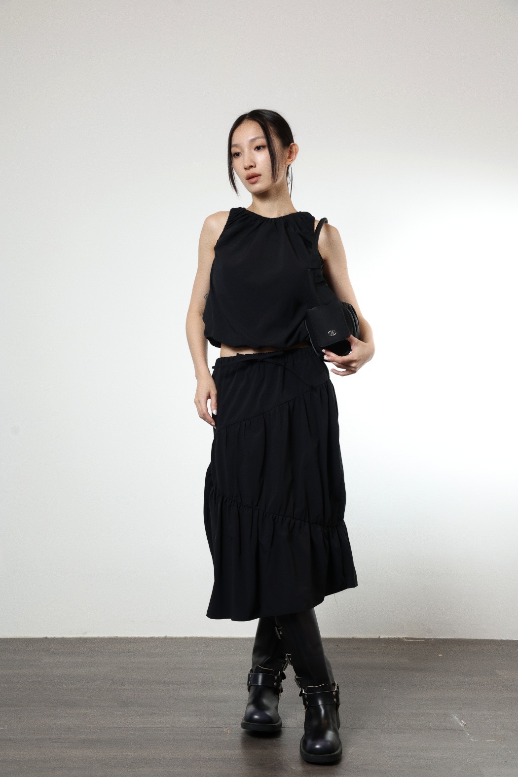 尼龍層接A字傘裙-黑