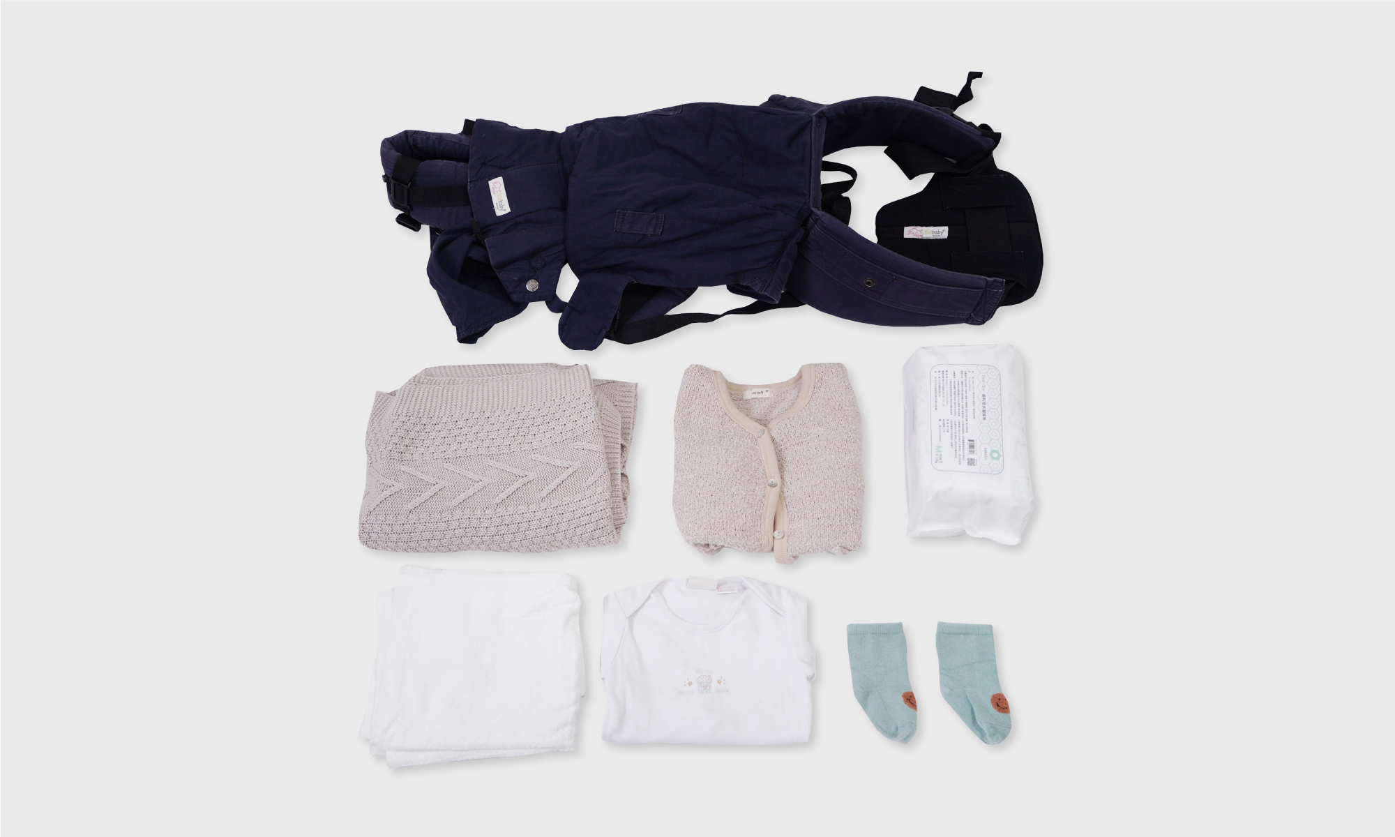 這是一張緊急避難時需要攜帶的寶寶衣物類圖片