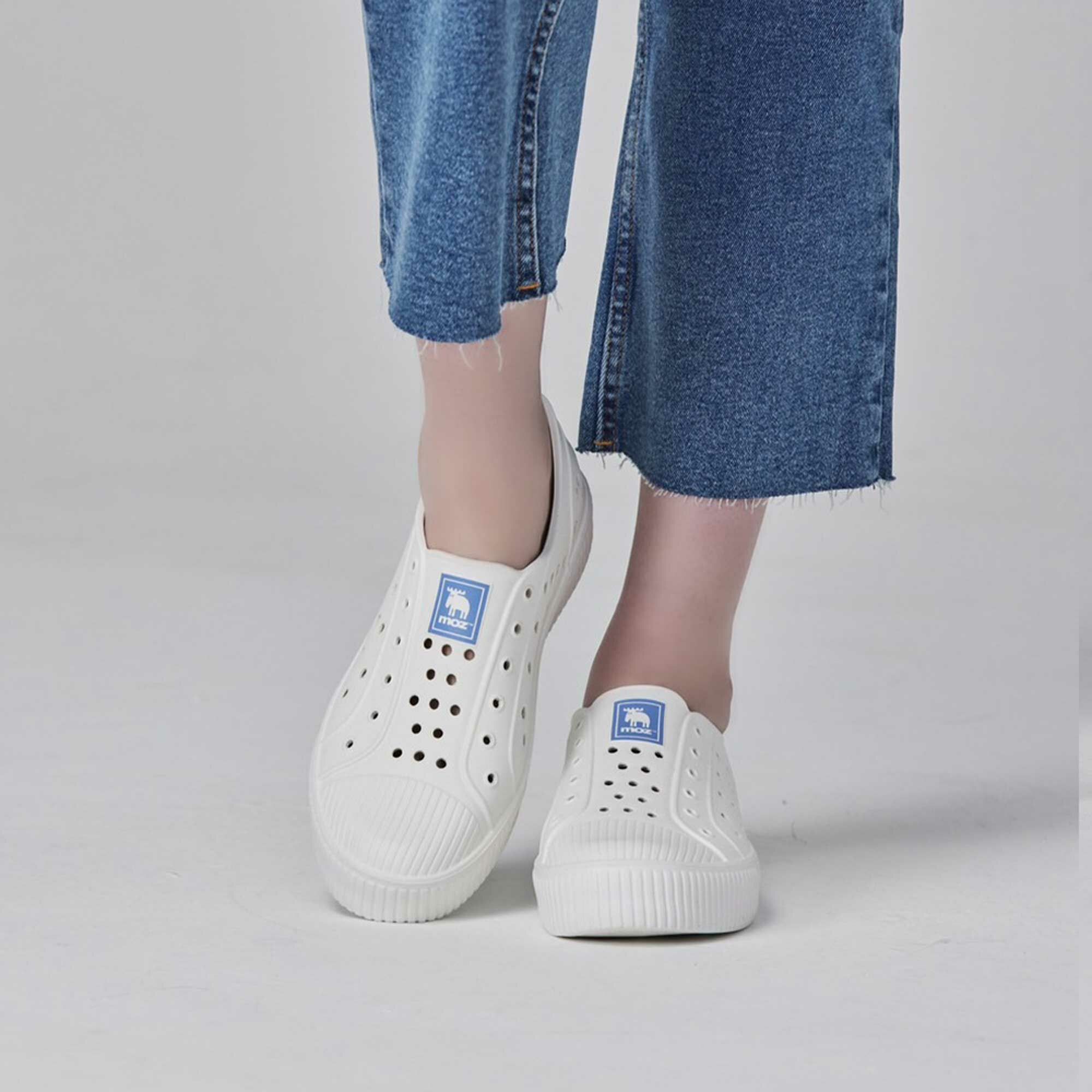 moz瑞典 駝鹿 雙色洞洞餅乾水鞋 (白/藍標) 全球首創 舒適厚底 防潑水+全防水-附鞋扣