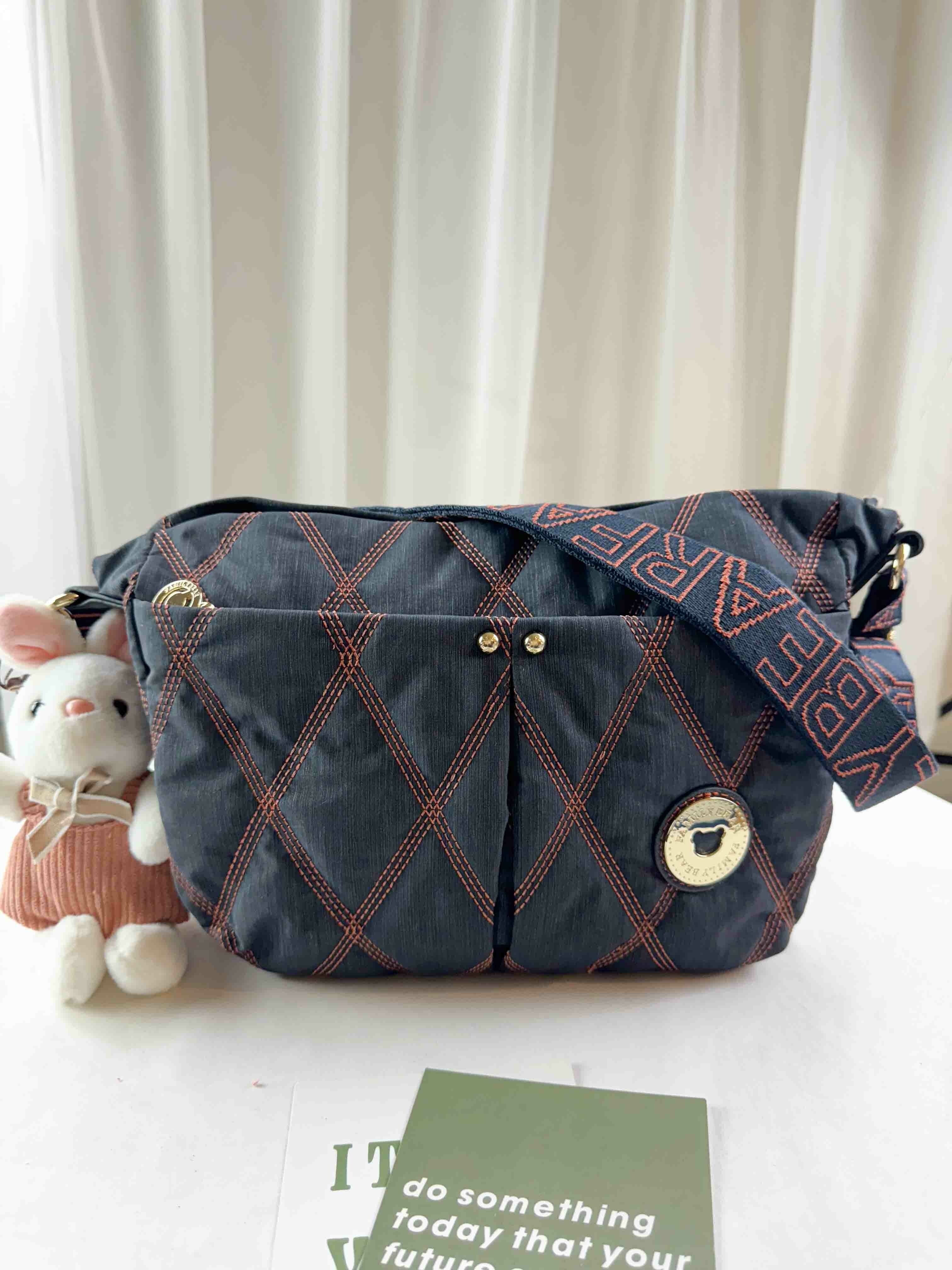 GOODS 藍橙菱格線尼龍側背包 附兔兔吊飾 #2740