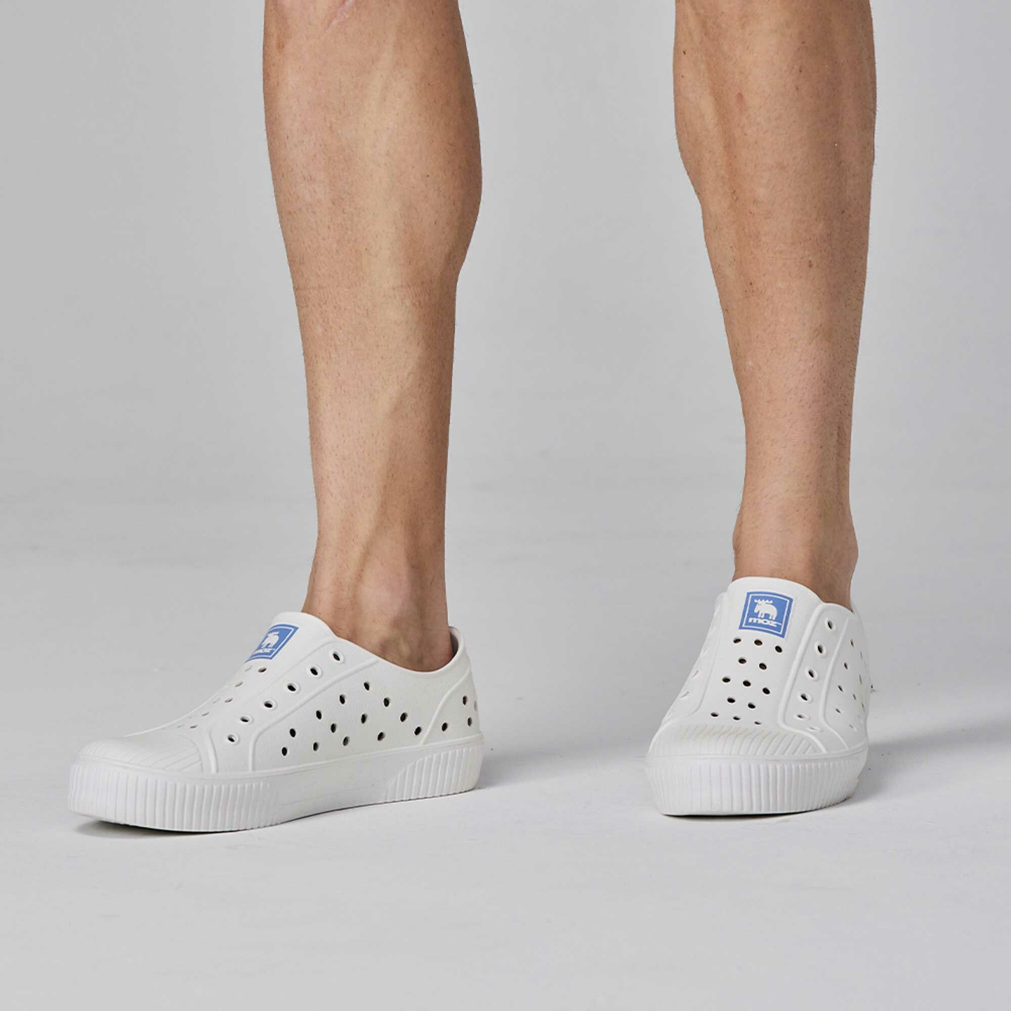 moz瑞典 駝鹿 雙色洞洞餅乾水鞋 (白/藍標) 全球首創 舒適厚底 防潑水+全防水-附鞋扣