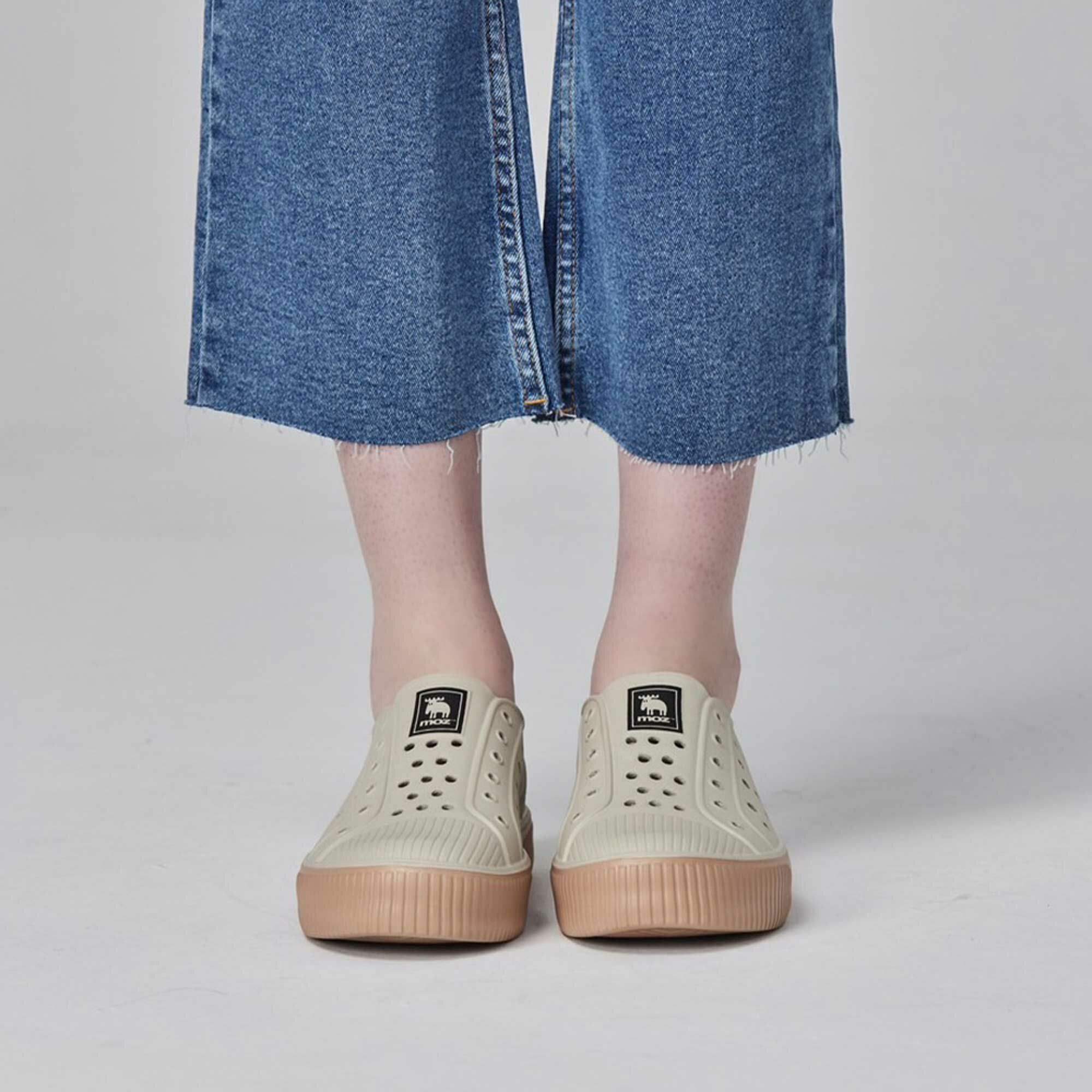 moz瑞典 駝鹿 雙色洞洞餅乾水鞋 (焦糖燕麥) 全球首創 舒適厚底 防潑水+全防水-附鞋扣