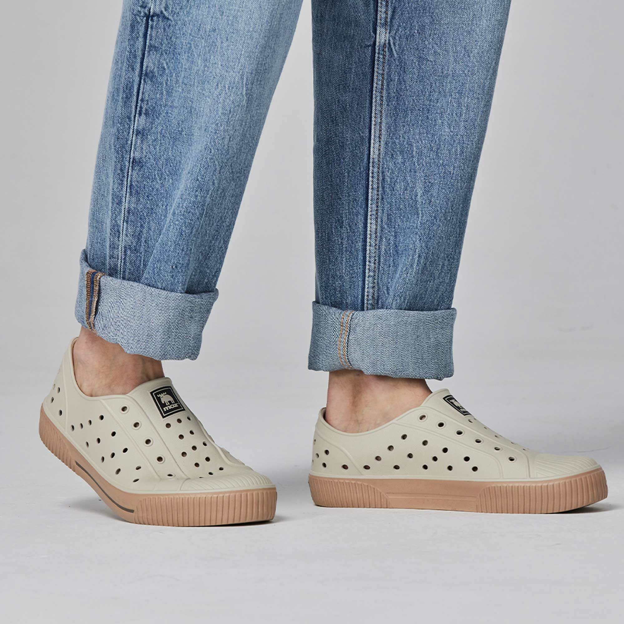 moz瑞典 駝鹿 雙色洞洞餅乾水鞋 (焦糖燕麥) 全球首創 舒適厚底 防潑水+全防水-附鞋扣