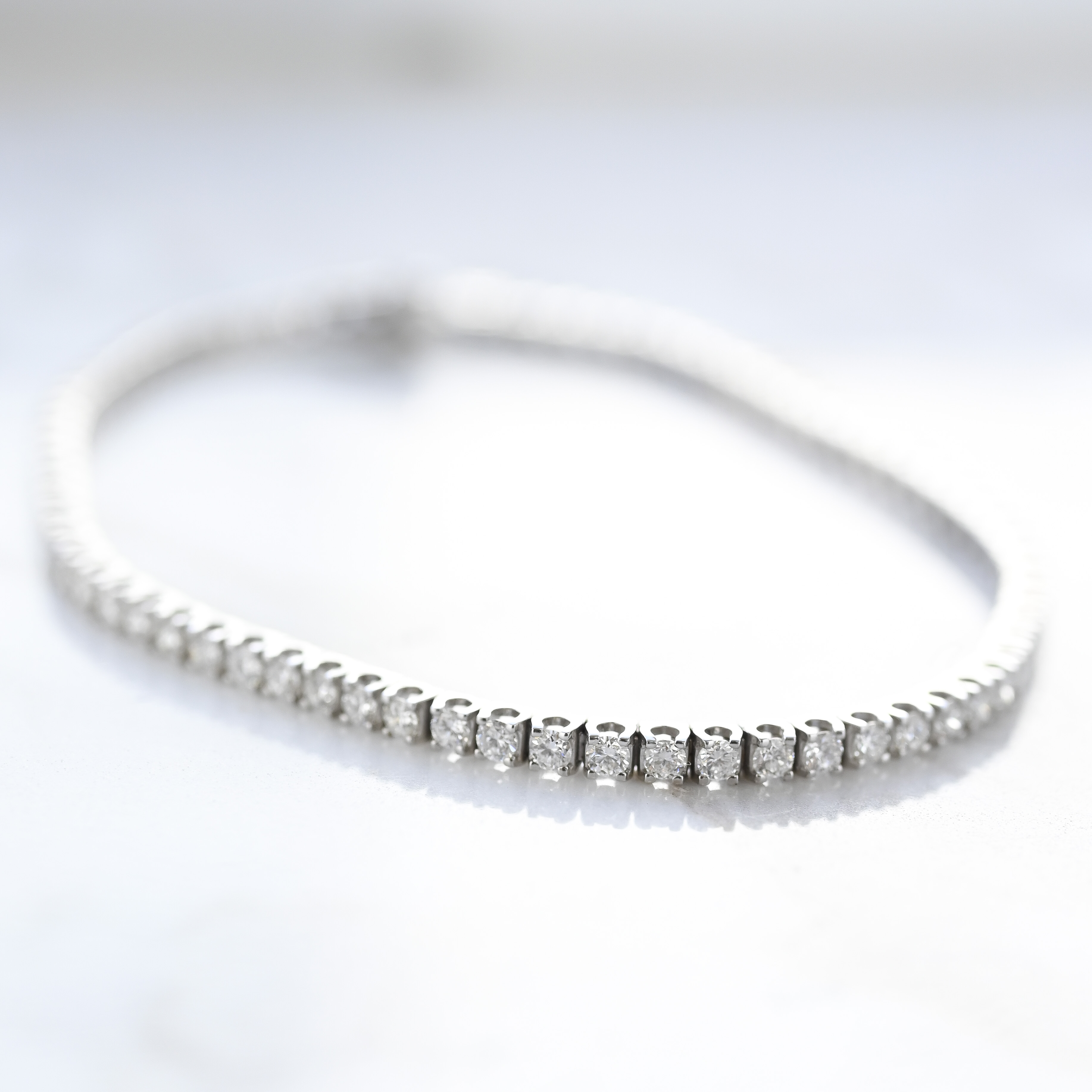 18K 2.66ct U-shape prong Diamond Bracelet