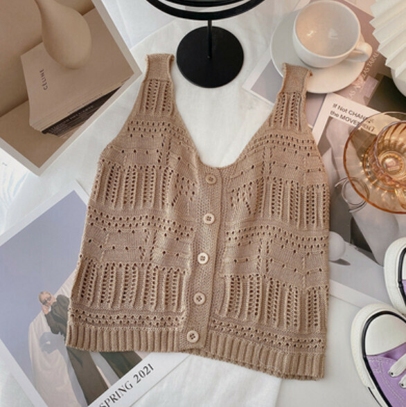 Knitted cut-out sleeveless camisole (khaki) [one size]