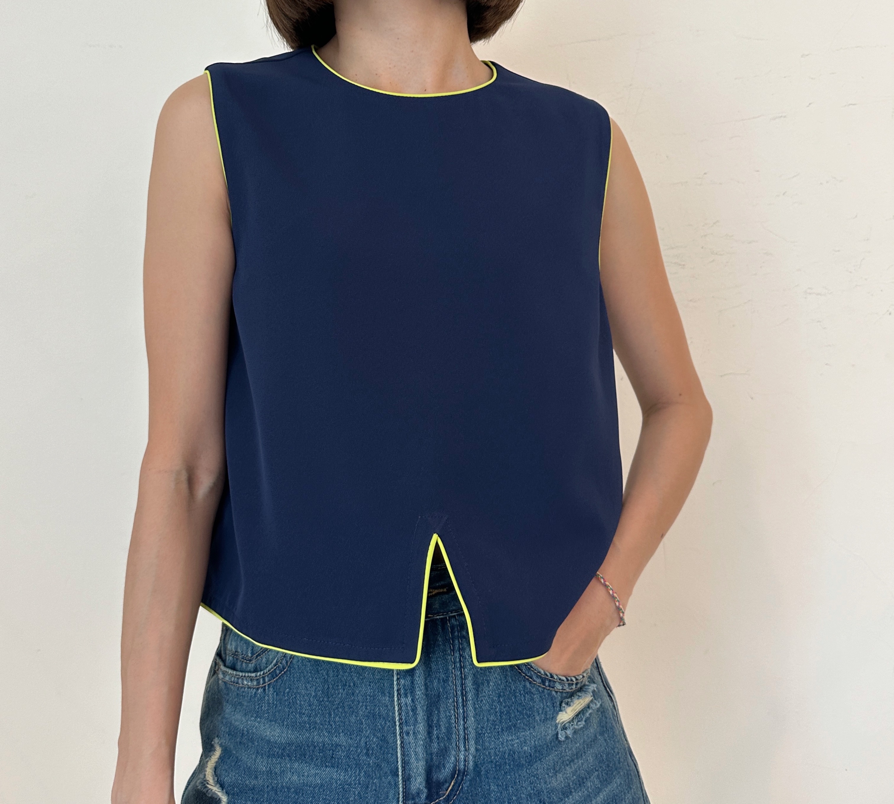 SOLID SLEEVELESS CROP BLOUSE