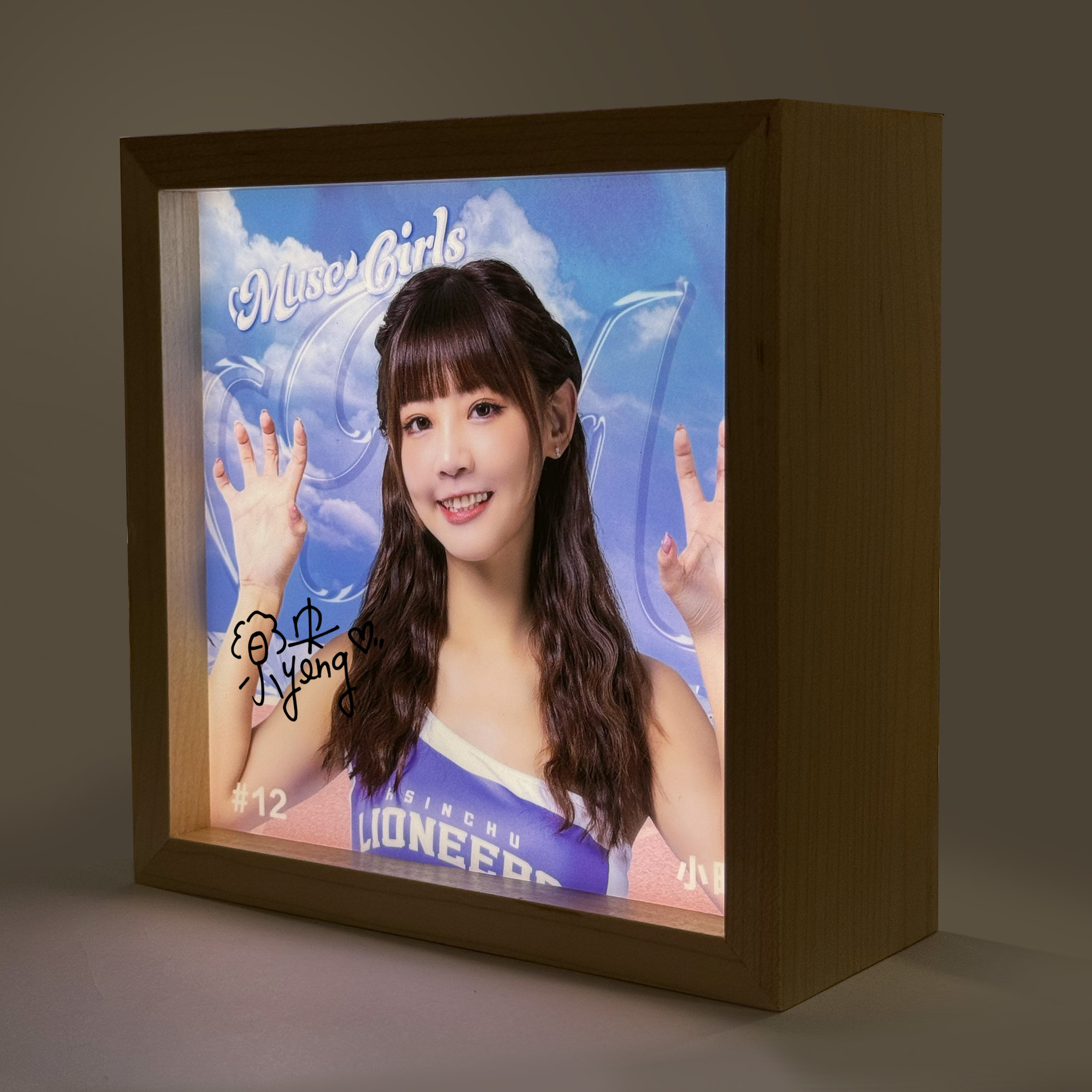 23-24 Muse Girls 簽名紀念燈箱