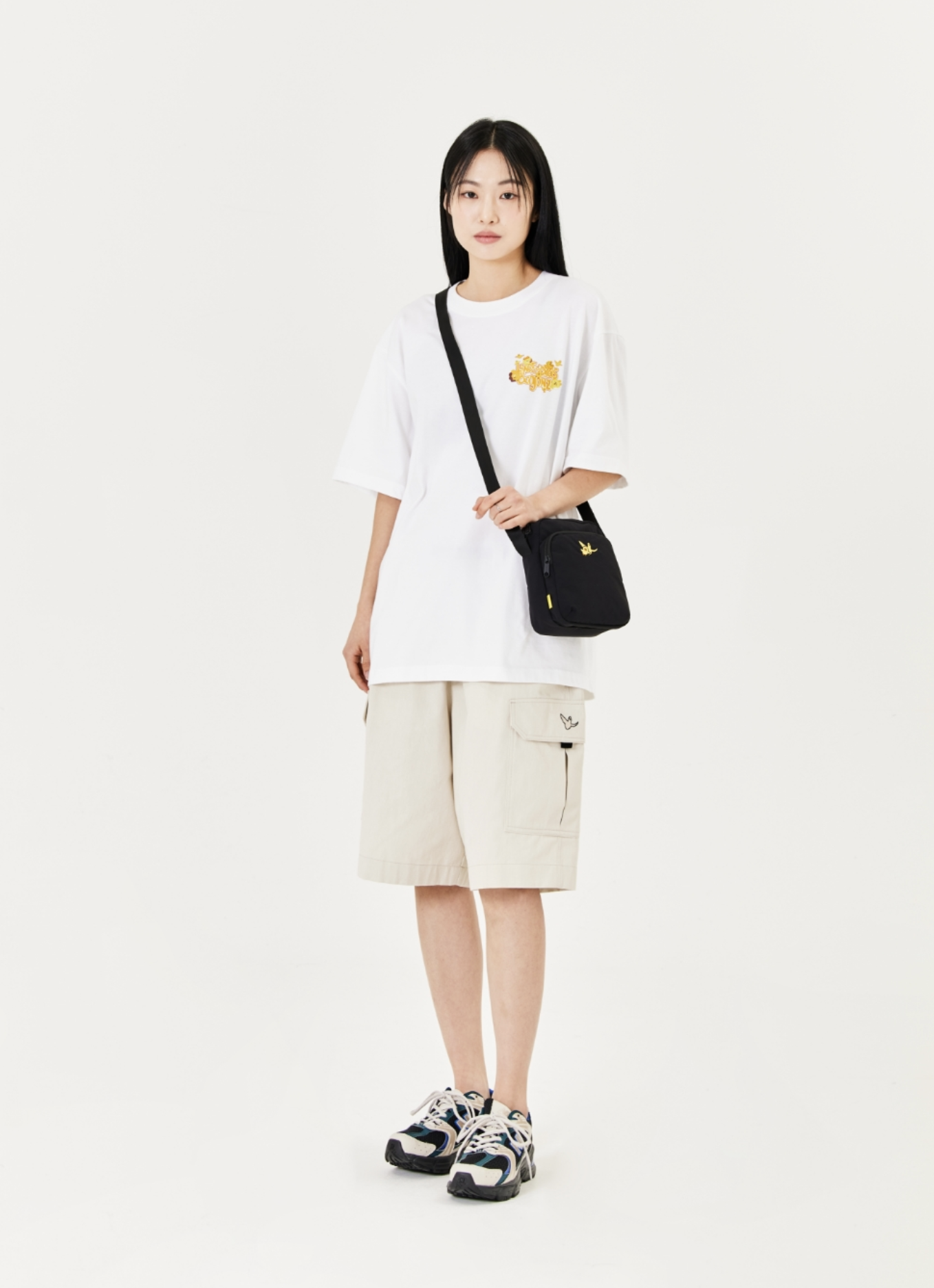 現貨｜韓國代購｜韓國品牌 MARK GONZALES x LINE FRIENDS - EMBROIDERY SMALL CROSS BAG (BLACK)