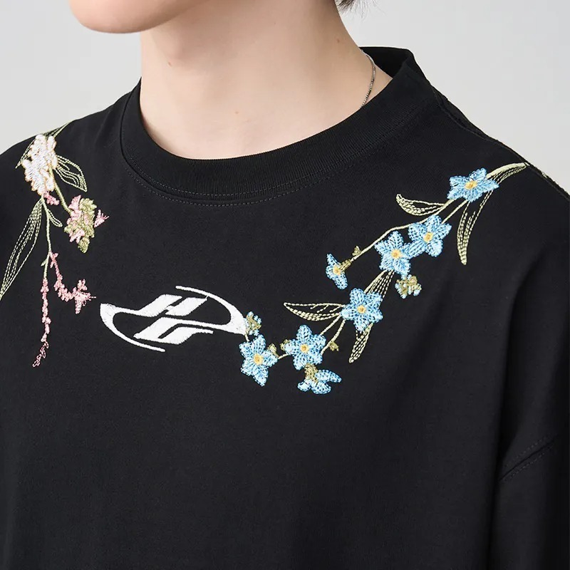 Harsh and Cruel 24SS 刺繡領口花環Logo 短袖 HL242020141