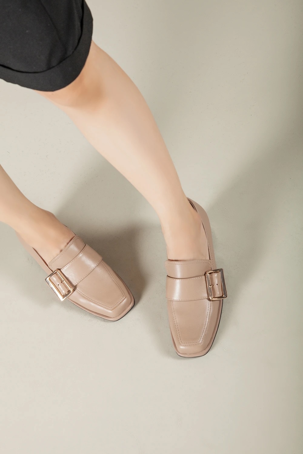 Belted Buckle 大飾釦方頭樂福跟鞋