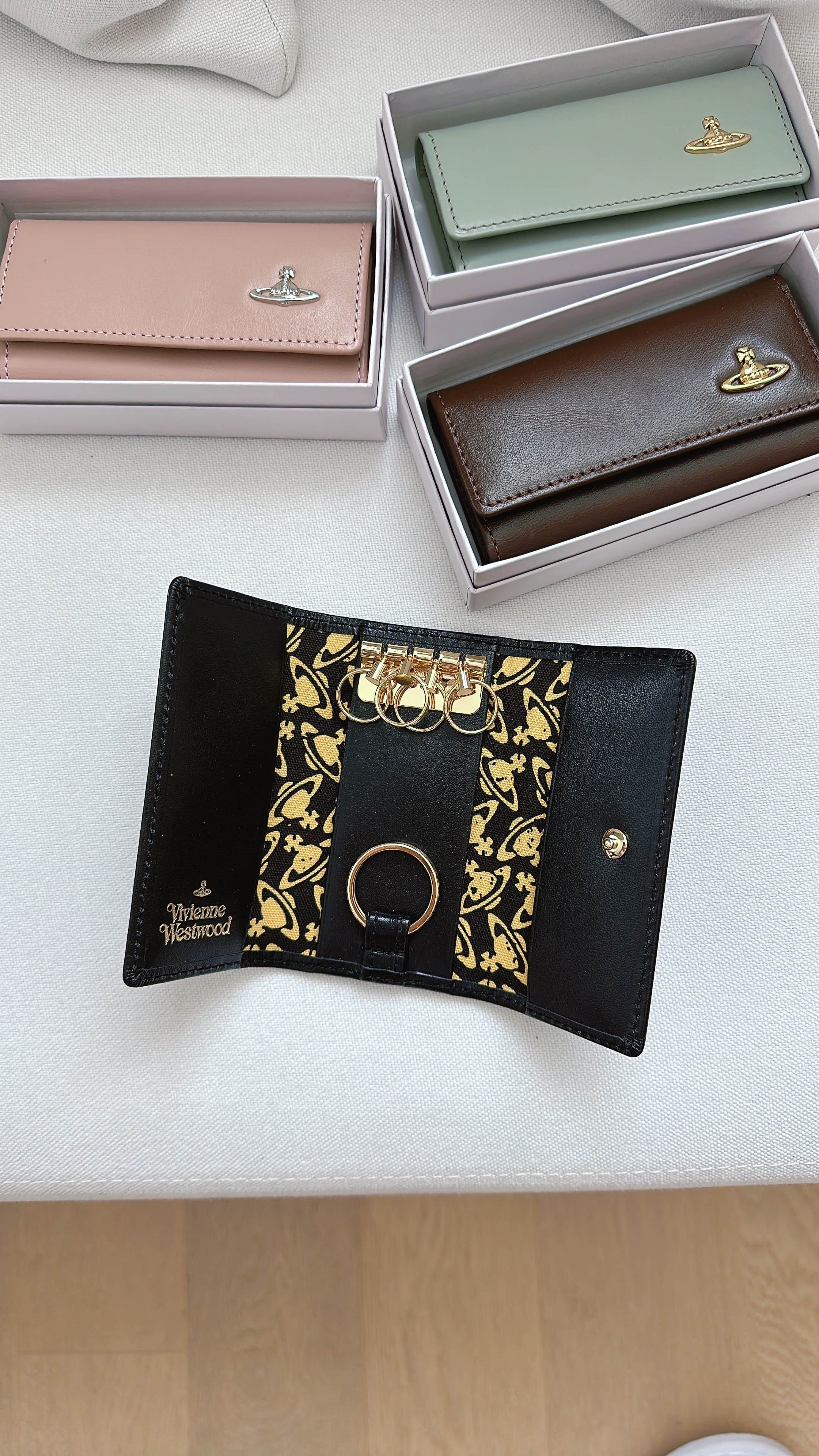【国内即発】Vivienne WestwoodKEY CHARM 82030053 W00HK D405 国内即発】Vivienne WestwoodKEY CHARM 82030053 W00HK D405