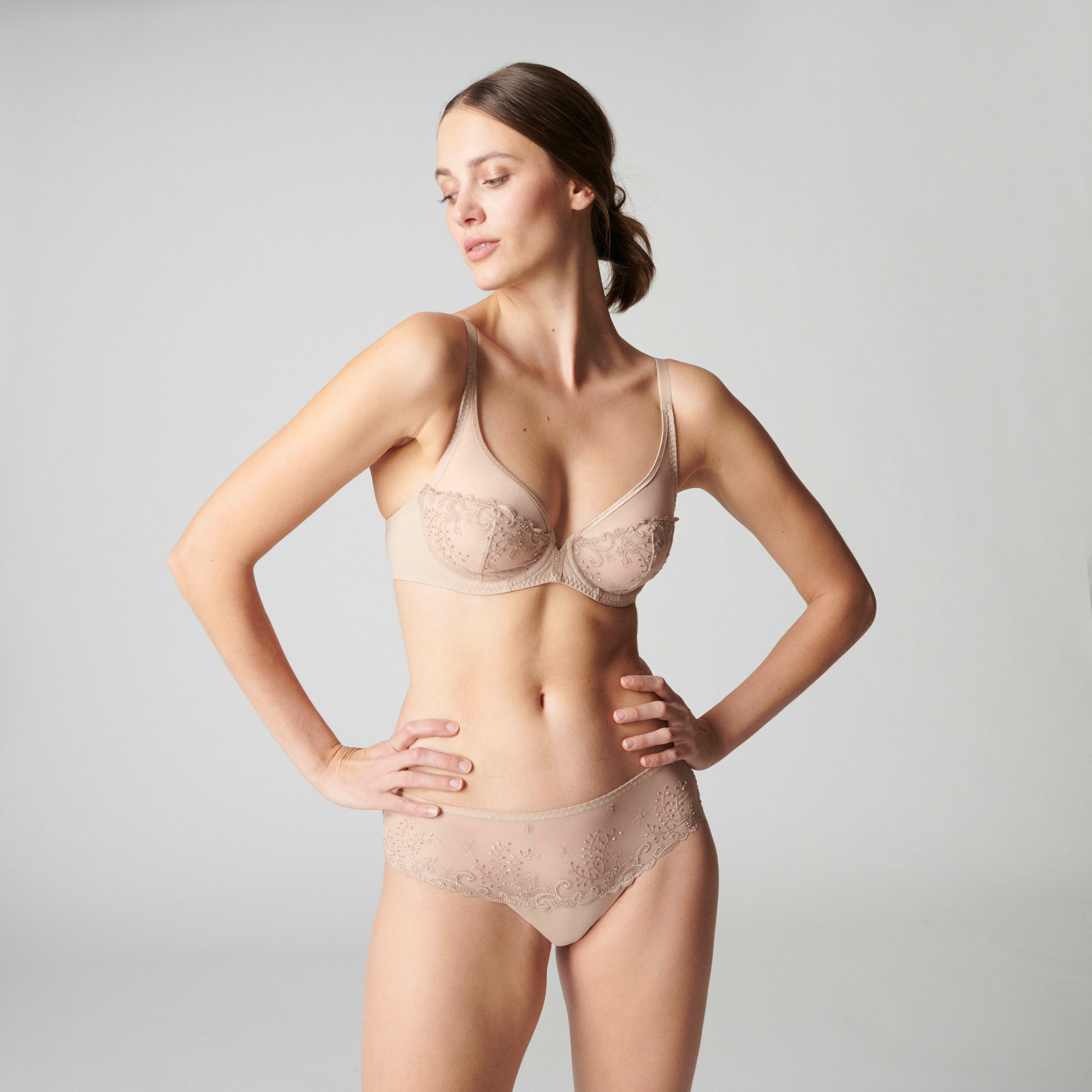 DELICE 謎情 全罩V領無襯胸罩 裸膚色