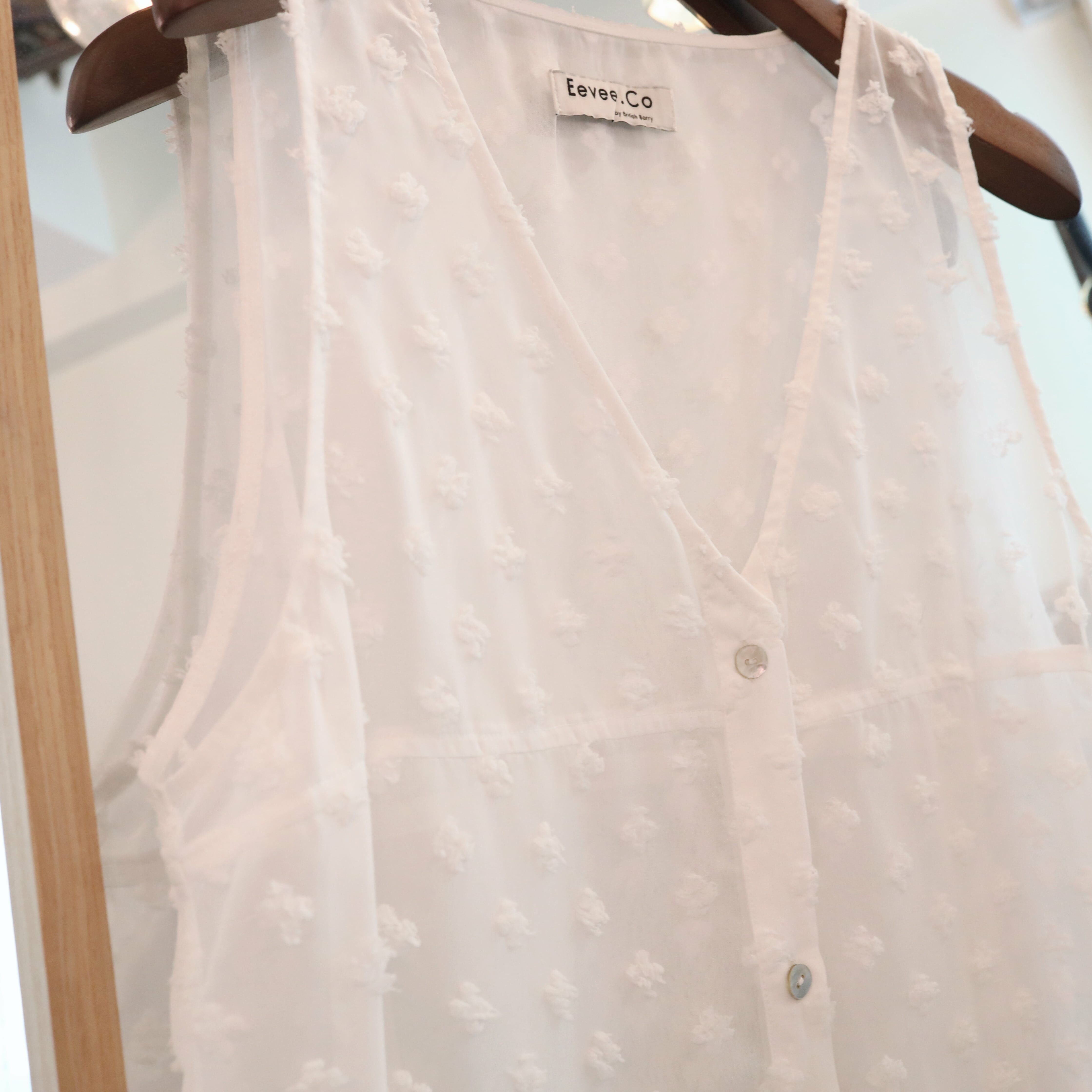 現貨 超高詢問度 薄紗立體花花罩衫