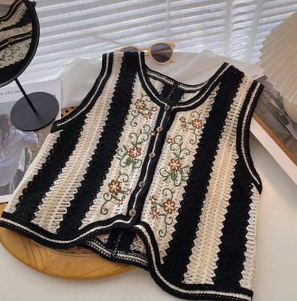 Vintage color-block embroidery cropped V-neck vest (black) [one size]
