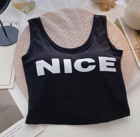 Short vest with printed letters and chest pads (black) [one size]