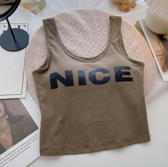 Printed lettering with chest pad short vest (card green) [one size]