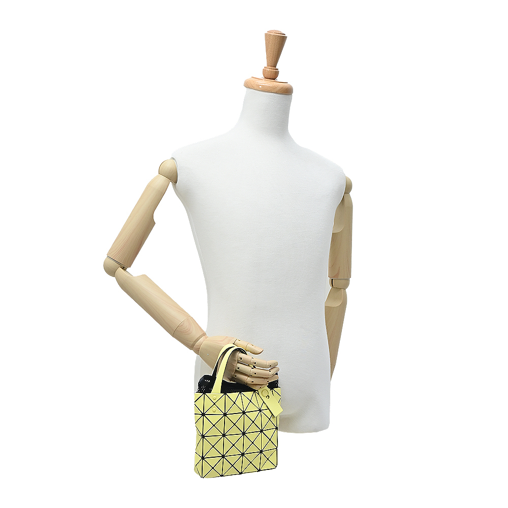 ISSEY MIYAKE 三宅一生BAOBAO 4x4 皮革質感手提包(附可摺疊提袋)-黃