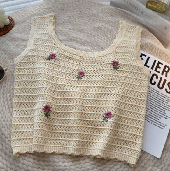 Small floral embroidery cropped vest (khaki) [one size]