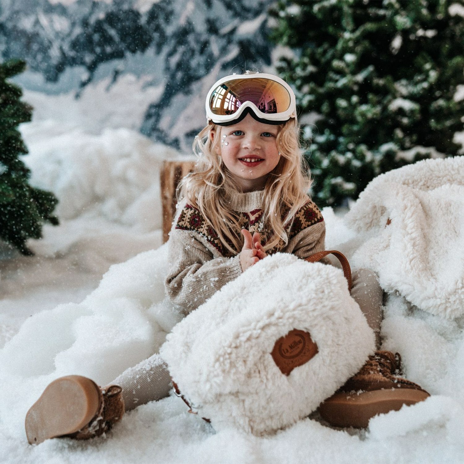 La Millou波蘭 Alaska 毛絨質地‧旅行化妝包(附背帶)