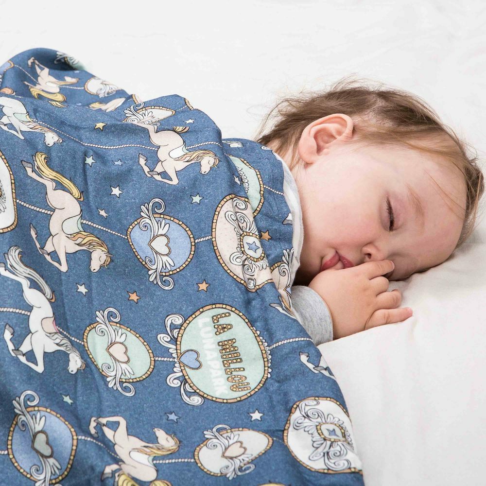 La Millou波蘭 竹纖涼感巾｜抗菌包巾｜旋轉小木馬(藍底)