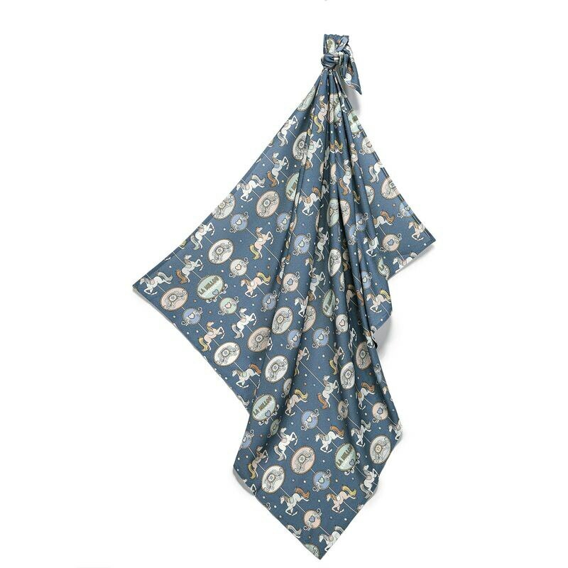 La Millou波蘭 竹纖涼感巾｜抗菌包巾｜旋轉小木馬(藍底)