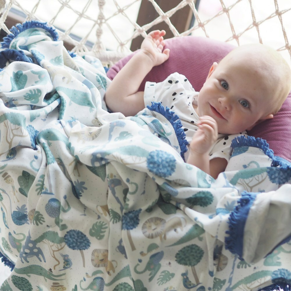 La Millou波蘭 竹纖涼感巾加大款圓形流蘇｜抗菌包巾｜旋轉小木馬(藍底)