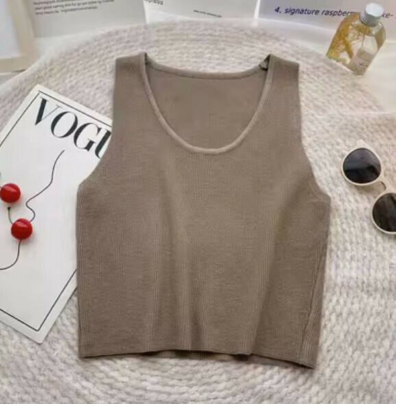 Early Autumn Knitted Vest Vest (Camel Color) [One Size]