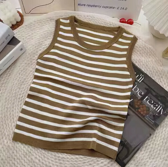 Striped sleeveless cropped vest (green) [one size]