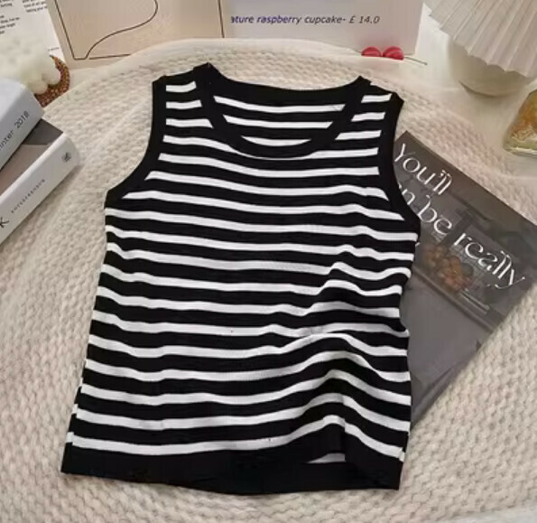 Striped sleeveless cropped vest (black) [one size]