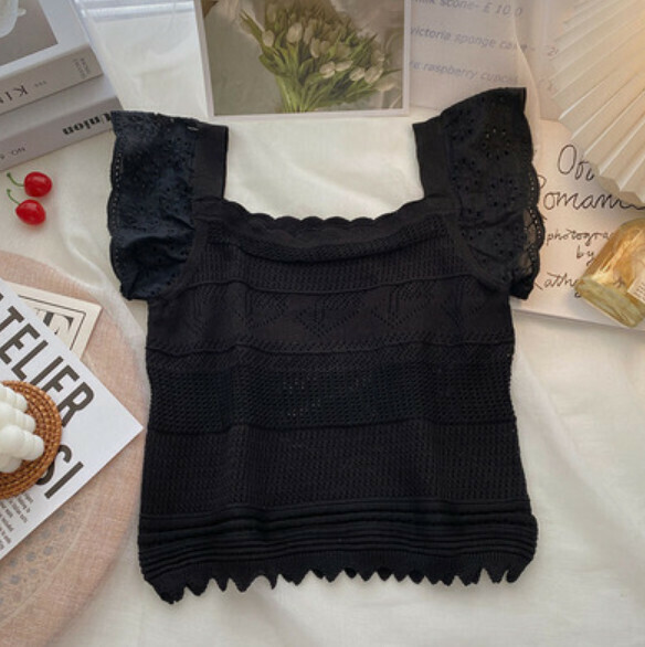 Small flying sleeve square neck cropped knitted vest (black) [one size]