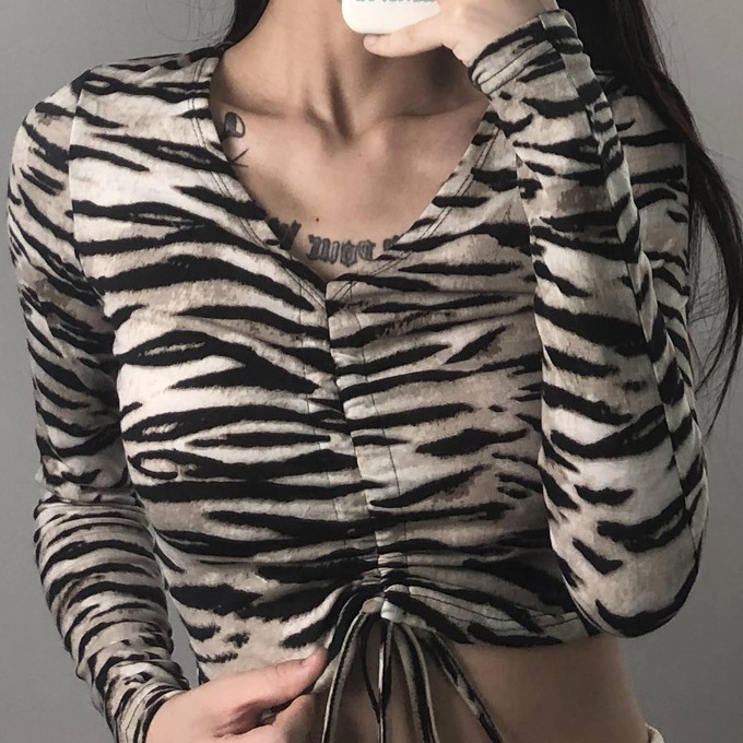 Hot selling short zebra print long-sleeved T-shirt (coffee color) (S/M size) (contact customer service after placing the order to confirm the delivery size)