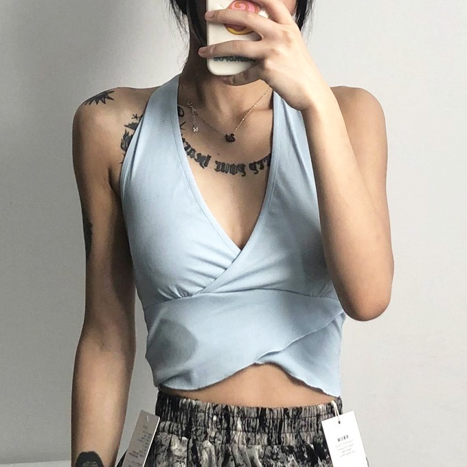 Hot selling fungus hem cross halter top (blue) (S/M size) (contact customer service after placing order to confirm delivery size)