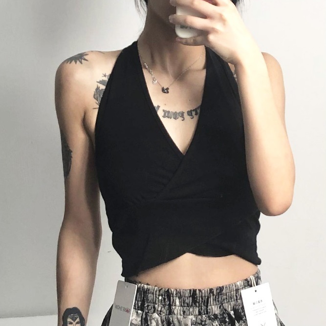 Hot selling fungus hem cross halter top (black) (S/M size) (contact customer service after placing order to confirm delivery size)