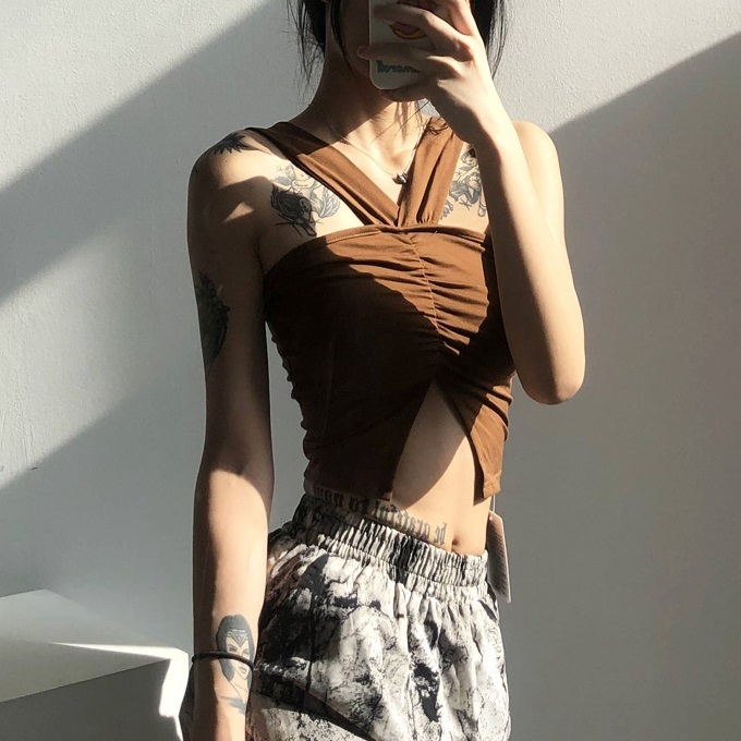 Hot selling smocked wide shoulder strap vest (coffee color) (S/M size) (contact customer service after placing the order to confirm the delivery size)