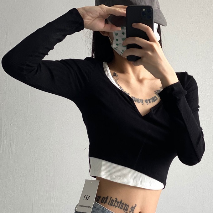 Hot selling contrasting fake two-piece long-sleeved T-shirt (black) (S/M size) (contact customer service after placing the order to confirm the delivery size)